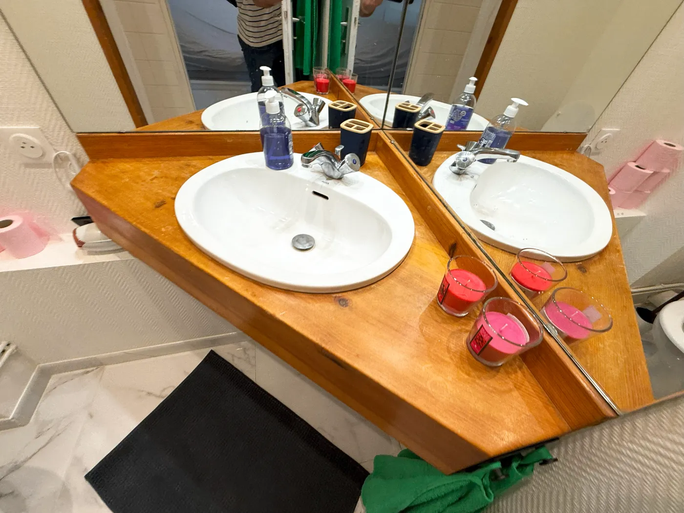 Salle de bain fonctionnelle avec rangements